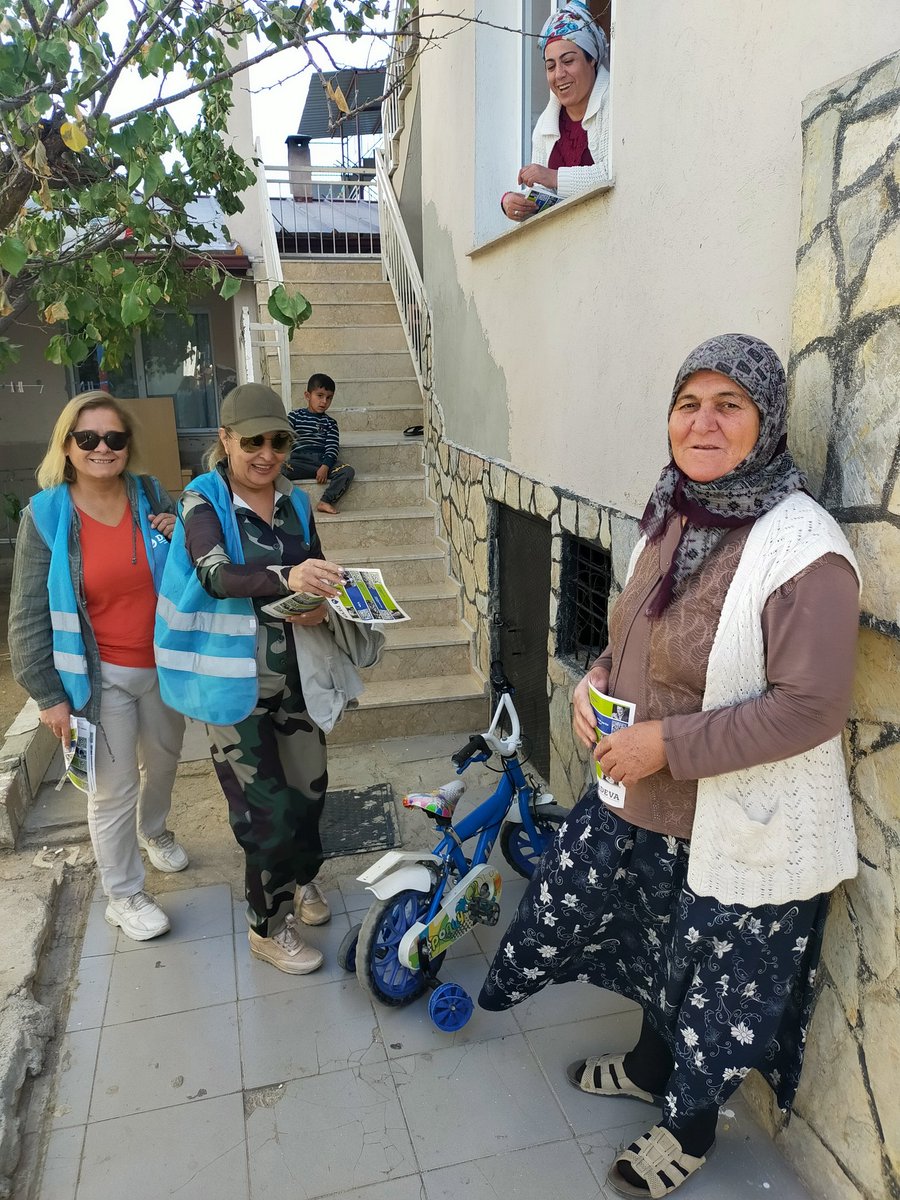 Kadinaseferihi1's tweet photo. Bu gün @seferihisardeva @Kadinaseferihi1 olarak Seferihisar Tepecik mahallesinde kapı ziyaretleri yaptık. @alibabacan ve @devapartisi ile ilgili sohbetler ettik, gördük ki halkımız yanımızda #DEVAhalkta #DEVAhalkla. @izmirdedeva @kadinaizmir @devakadinda https://t.co/hoIEJxsmxN