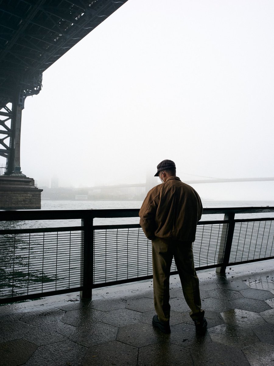 shawnpbruce's tweet photo. Went for a walk around Lower Manhattan this morning. The fog was incredible. https://t.co/Gq9vjdBmT1