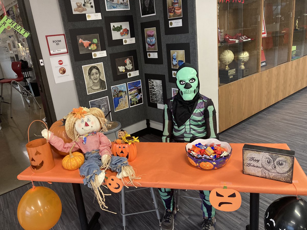 Christina Malone (@cmalone3) on Twitter photo 🤩 what an amazing turn out @ the 2nd annual Hallow-Westie 👻 ‼️
West Stu Co ❤️ seeing theirs teachers, children and 🐶.
<a href="/mbaker113/">maria baker</a> <a href="/stuco_coppell/">Student Council</a>
<a href="/CMSWestWrangler/">Coppell Middle School West</a>
#westfam 🤩 what an amazing turn out @ the 2nd annual Hallow-Westie 👻 ‼️
West Stu Co ❤️ seeing theirs teachers, children and 🐶.
<a href="/mbaker113/">maria baker</a> <a href="/stuco_coppell/">Student Council</a>
<a href="/CMSWestWrangler/">Coppell Middle School West</a>
#westfam