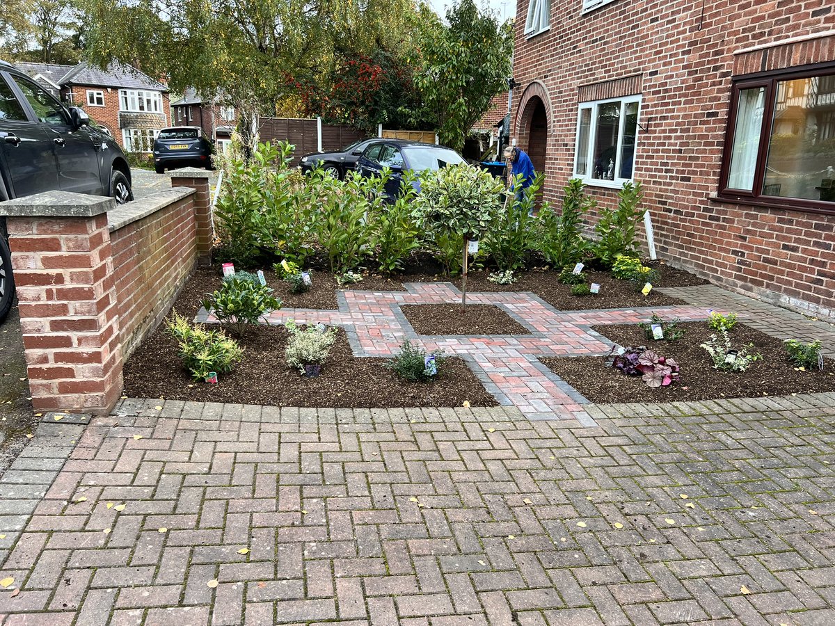 Another happy customer. A more manageable space for our latest client. Many thanks to Andy's Plants in Sealand for a great selection.