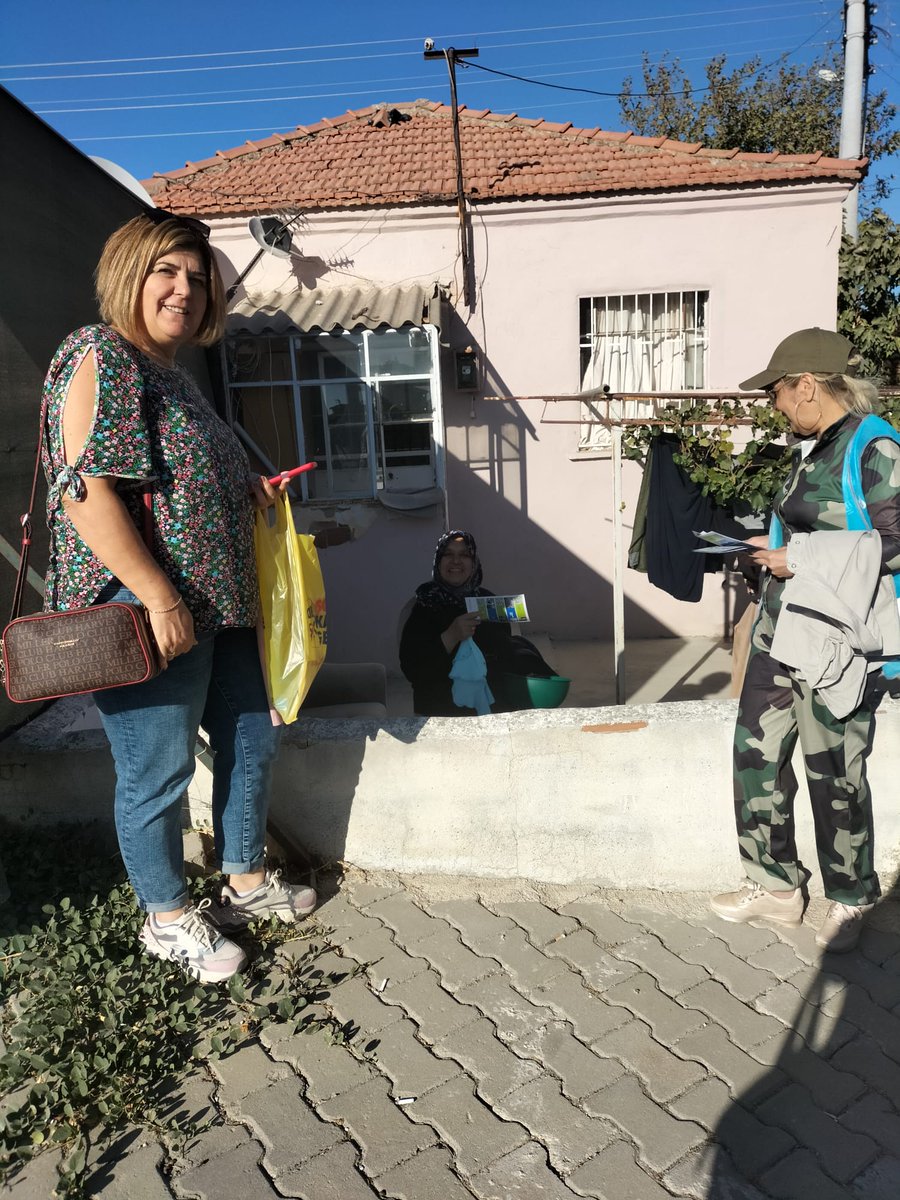 seferihisardeva's tweet photo. Bu gün @seferihisardeva @Kadinaseferihi1 olarak Seferihisar Tepecik mahallesinde kapı ziyaretleri yaptık. @alibabacan ve @devapartisi ile ilgili sohbetler ettik, gördük ki halkımız yanımızda #DEVAhalkta #DEVAhalkla. @izmirdedeva @kadinaizmir @devakadinda https://t.co/uJODMmsfFK