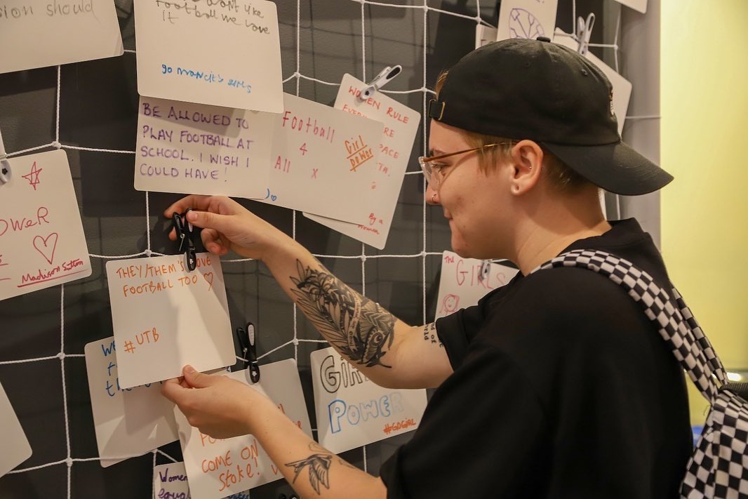 ManchesterLaces's tweet image. It’s not everyday you get to see your club’s kit in a museum… massive thank you to the @FootballMuseum for featuring our kits in their exhibition and letting us share this moment with our players 🥹

📸 Jo McDonald