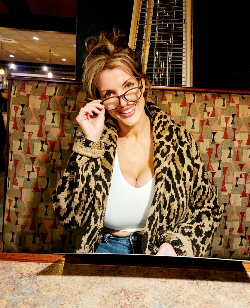 TW Pornstars - Katy Bellissima. Twitter. Early sushi dinner....and cocktails 😎😊😊💋 #sushilovers #