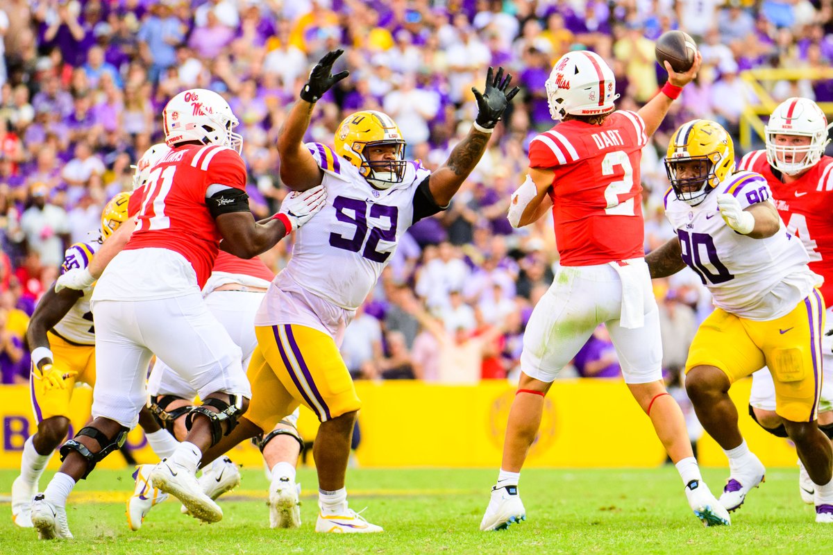 If it feels like @LSUfootball gets better as the game goes on, it's because they do. This week's Geaux Figure features a quarter-by-quarter breakdown of the Tigers' performances, more Harold Perkins talk, the increased presence of the RPO, and more. lsu.gold/articles/geaux…