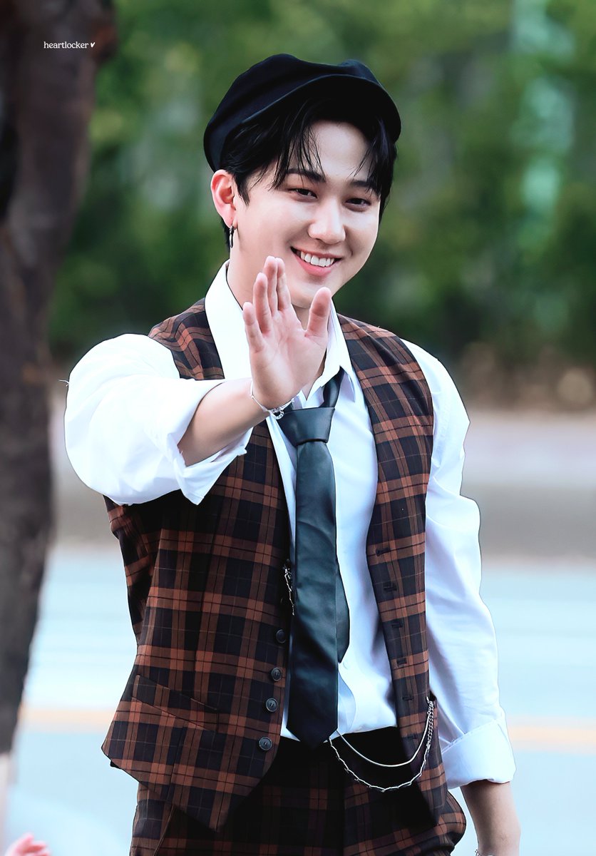 Changbinviews's tweet photo. I vote #straykids for worldwide fans choice Top 10 #MAMAVOTE https://t.co/zXULkR0eKY