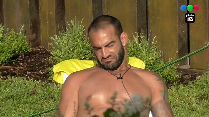 ElLauchaOkey's tweet photo. ¿Como puede ser que TODOS LOS DIAS HAY SOL en la casa de #GH2022?. Acá se esta por caer el cielo y estos tomando sol. ajajja https://t.co/4ou39HAayA