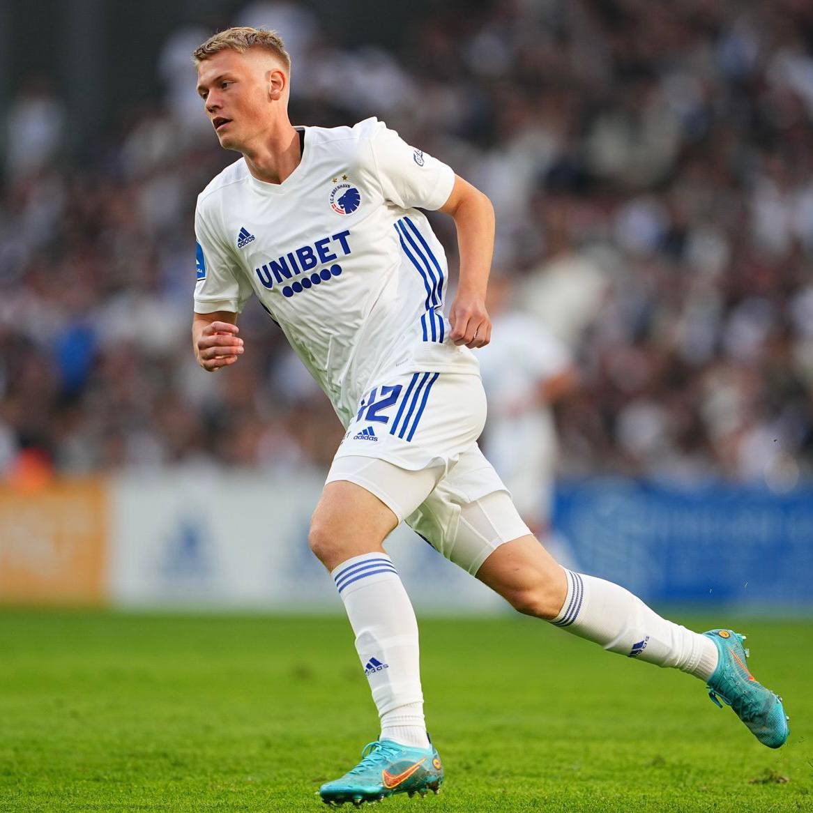 Record breaker! 🇮🇸 

Orri Oskarsson <a href="/orristeinn29/">orri oskarsson</a> at <a href="/FCKobenhavn/">F.C. København</a> becomes the youngest Icelandic player to play in the UEFA Champions League <a href="/ChampionsLeague/">UEFA Champions League</a> 👏👏