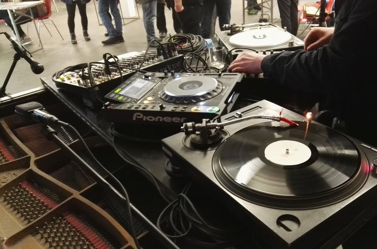 Our releases of the month October are online!

With ‘A’ Trio, All That We See or Seem, Felicity Mangan, Chloe Kim 김예지, crys cole, Kei Watanabe, Mabe Fratti, Nikolajev, Roméo Poirier, among others.

GER: bit.ly/3VVrXu9
ENG: bit.ly/3DwUMWv