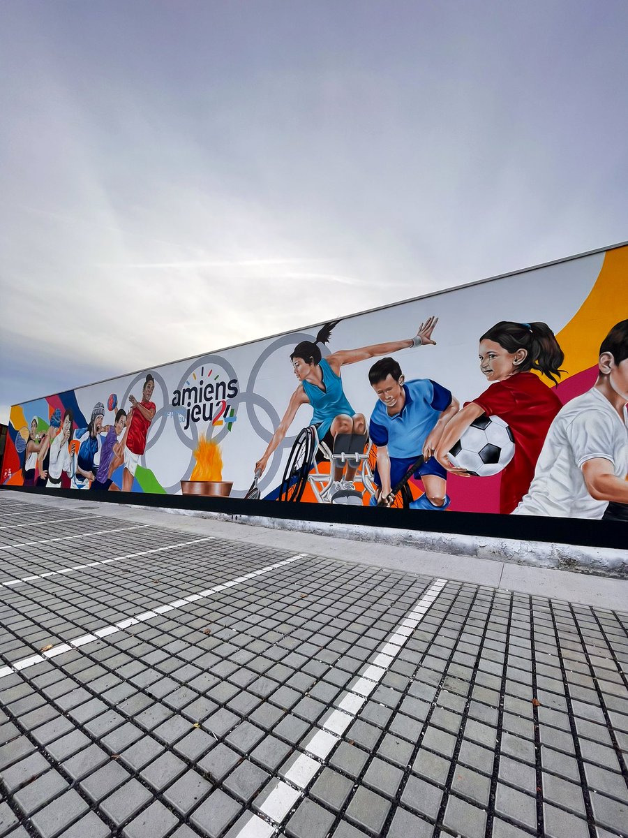 MargauxDeletre's tweet photo. Une fresque de 150m2 sur le gymnase Vallerey pour célébrer les #JO @Paris2024 et les disciplines sportives locales 🏊♀️ 🤾♂️ 🥋 Bravo au talentueux #Sitou + #Curb et @AmiensMetropole qui associent culture et sport 👌 https://t.co/y9B2Zc8do0