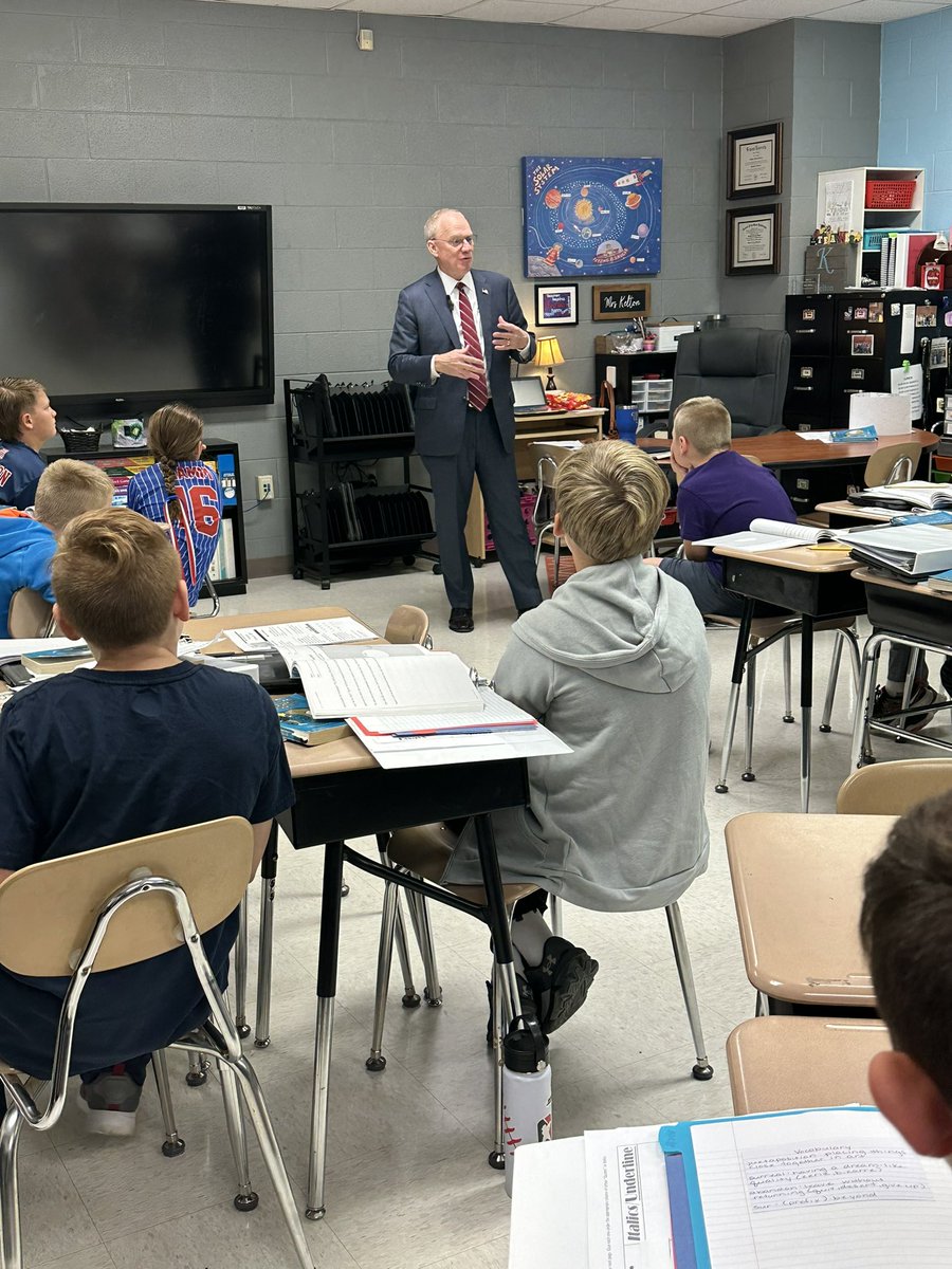U.S.Representative John Rose met with our 4th and 5th grade to discuss federal branches of government. Our students had a great conversation with Congressman Rose. <a href="/MrsKHardin/">Kyla Hardin</a> <a href="/KarenMedana/">Karen Medana</a> <a href="/kylecraighead85/">Kyle Craighead</a> <a href="/scottlangford72/">Scott Langford</a> <a href="/sumnerstem/">@SumnerSTEM @SumnerSTEAM</a>