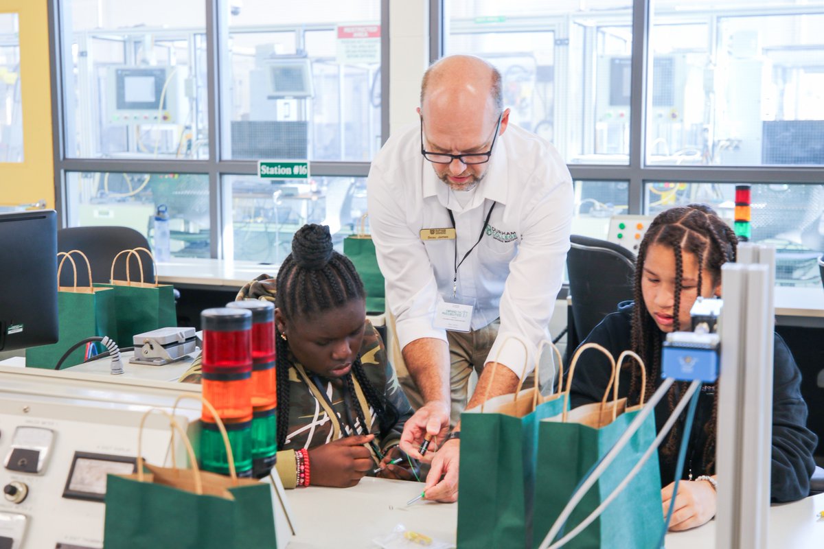 durhamcollege's tweet photo. Today, we hosted day one of the Young Women in Science, Technology and Trades Conference at the Oshawa campus! Girls from grades 7 and 8 participated in hands-on workshops in DC’s industry-grade facilities and innovative learning spaces.  #SkilledTrades #WomenInSTEM https://t.co/IUlxeDNIFL
