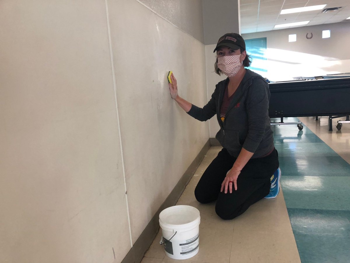 lesdcan's tweet photo. Kimberly Moran is a proven servant leader.  Here she is scrubbing the cafeteria walls at Rancho Santa Fe Elementary during 2021 Love Our Schools Day.  She is willing to do whatever it takes to contribute to student success.

https://t.co/xGCypDjDSG https://t.co/VKYHWn3GuN
