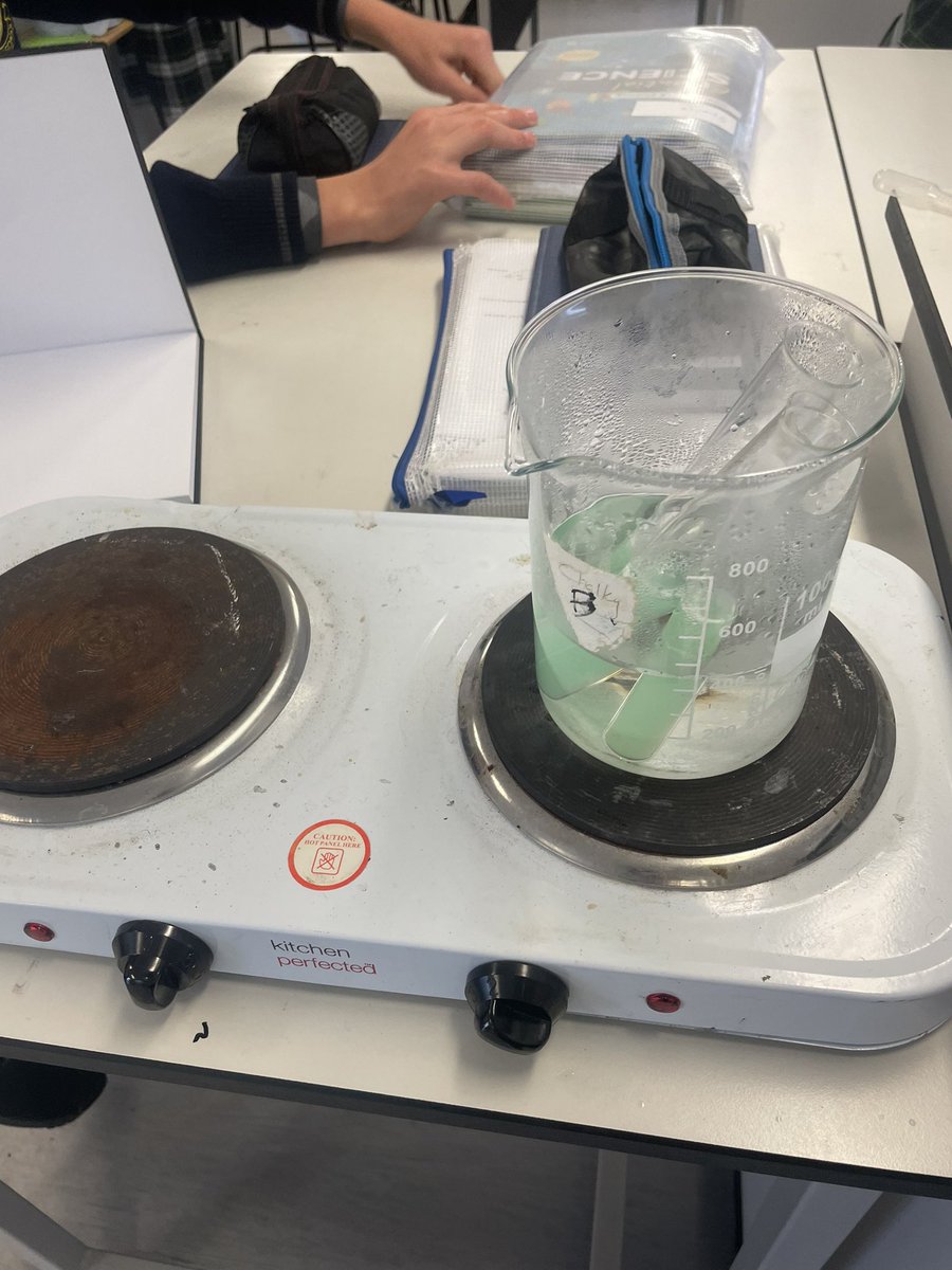 MoodymdD's tweet photo. DNA extraction from kiwis!!! https://t.co/72Rt8mKBqA