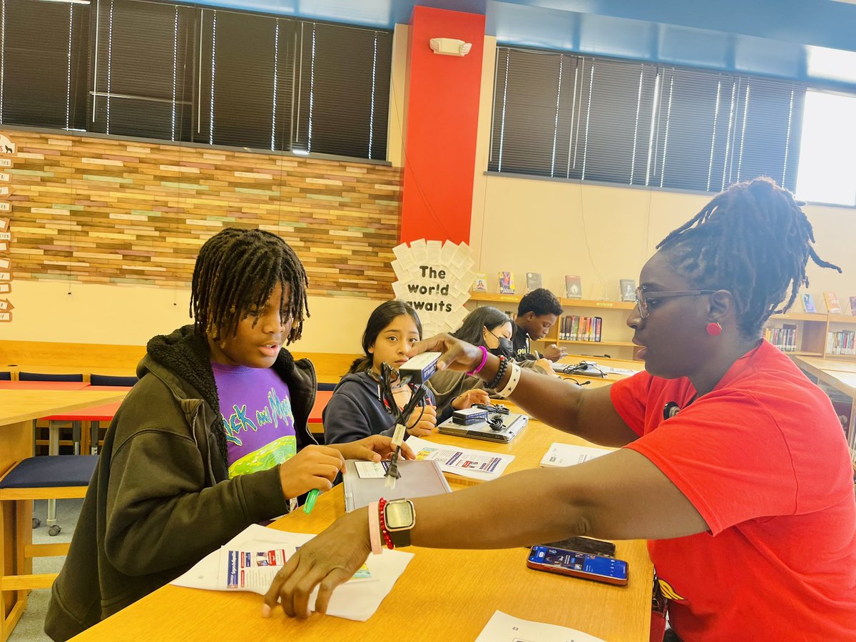 Reed_Middle's tweet photo. Thank you Duncanville ISD Board of Trustees, @DvilleISDSuper , @DuncanvilleISD, @BryanByrd22, and @DvilleTech for ensuring that our students have the tools necessary to win in the classroom! It is Always a Great Day to be a Reed Panther but some days are Different! #BTL #TRW https://t.co/V4a0Du8bnB
