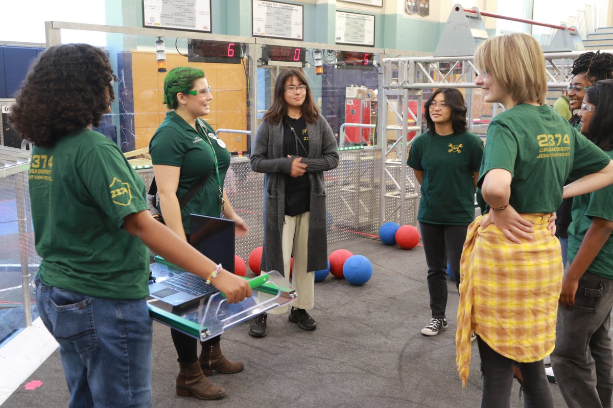 FIRST_Oregon's tweet photo. We'd like to give a HUGE thank you to everyone who came out to Girls’ Gen 2022! Every single team, supporter, and volunteer, contributed to this event and it could not have happened without the dedication and support from people like you. https://t.co/o44t0qVsm7