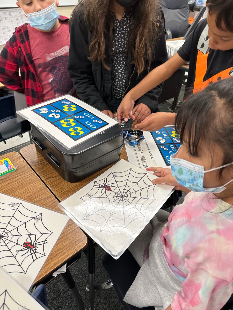 alisal_edtech's tweet photo. From #kinder through #sixth grade, our @AlisalUSD Lockstars 🔐 continue to refine their #4Cs! Thank you to all the teachers and students for welcoming another round of @breakoutEDU last week! 🙏🏽 Keep an eye out for more opportunities in the future! #AlisalStrong #AlisalFuerte https://t.co/gsVJtNLkTg