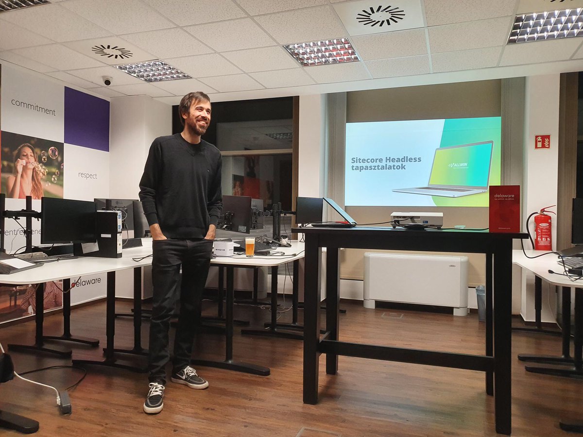 Me, pixels on canvas - presenting about our first #Sitecore Headless project experiences with <a href="/nextjs/">Next.js</a> at <a href="/SUGHungary/">SUG Hungary</a> meetup 😁