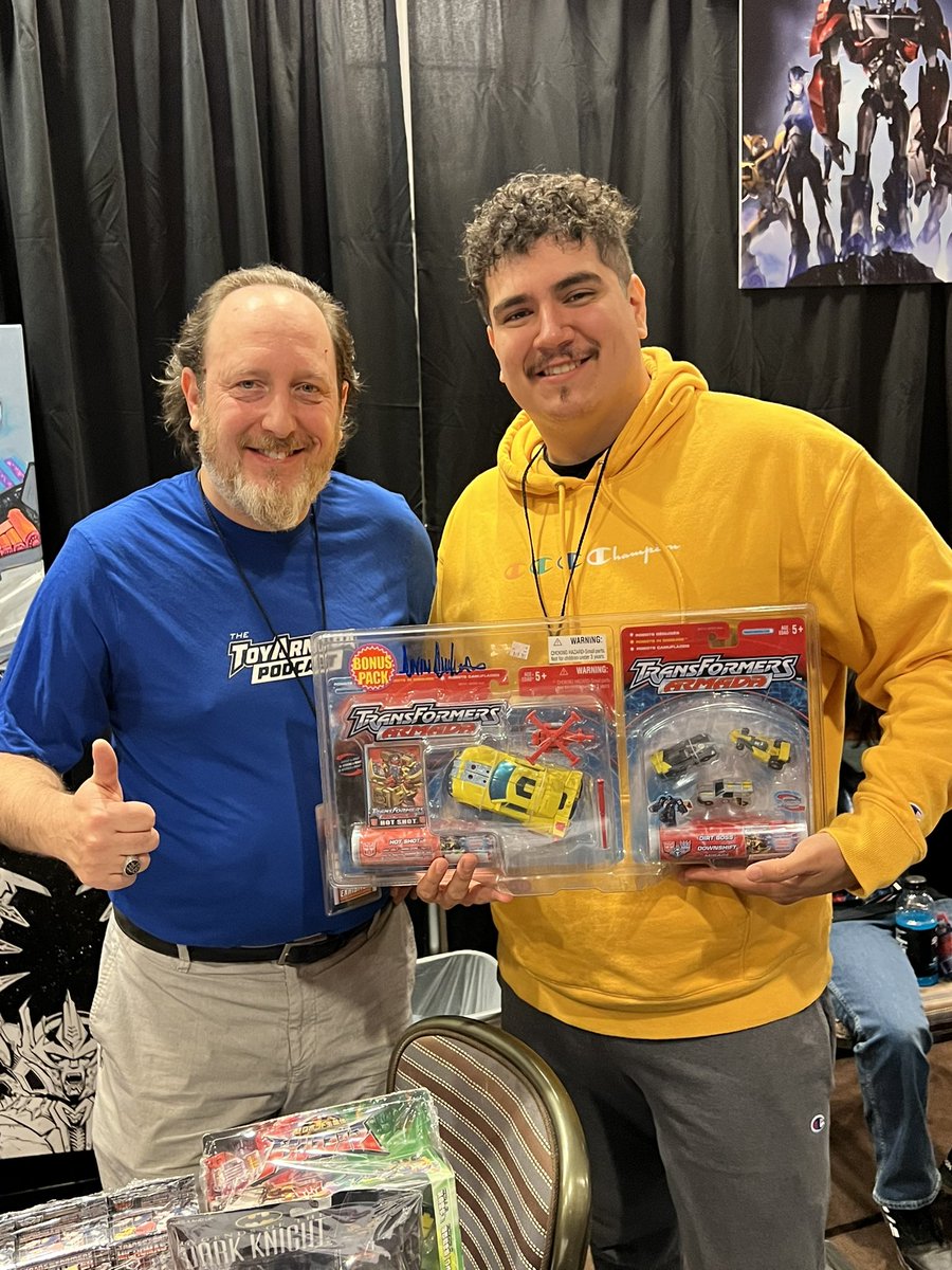 cambertron's tweet photo. Highlight of my #TFCon weekend was reuniting with @archermonster for the first time since 2017. Finally got his signature on my Hot Shot 2 pack. Always a pleasure Mr. Archer! https://t.co/kiwobDA09e