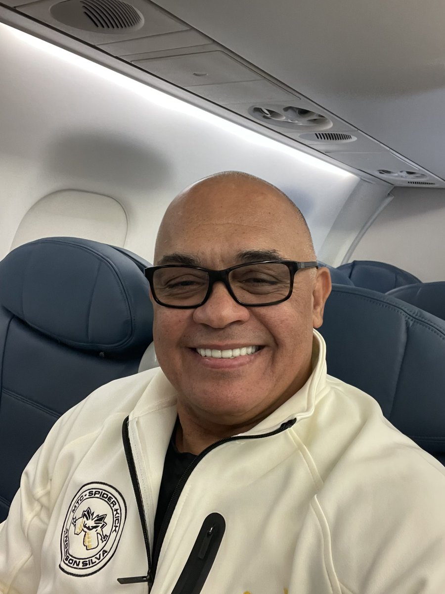 Luiz_Dorea's tweet photo. Los Angeles ✈️ Phoenix!
@SpiderAnderson vs #JakePaul #29out 💪🏽🥊🇧🇷☝🏽 https://t.co/J3CbGqi5Qc