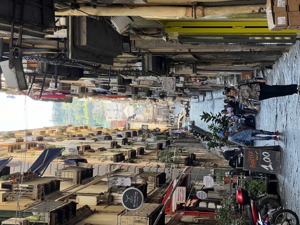 ItalyProGuide's tweet photo. I colori e le emozioni del centro storico di Napoli.
Trova la guida giusta per te⬇️⬇️⬇️
https://t.co/sCG5ta47Vq
#napoli #food #turismo #italy #instagood #naples #love #italia #travel #guidaturistica #italyproguide https://t.co/9ilUgO9y7y