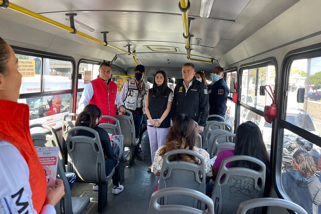 PrezaMillan's tweet photo. Como parte de las acciones que realiza el #Gobierno del Estado de México para combatir y erradicar la violencia contra mujeres, adolescentes y niñas; el día de hoy participe en el operativo con perspectiva de género en el #transportepúblico, en el municipio de #TlalnepantladeBaz https://t.co/LJGpRCRXnc