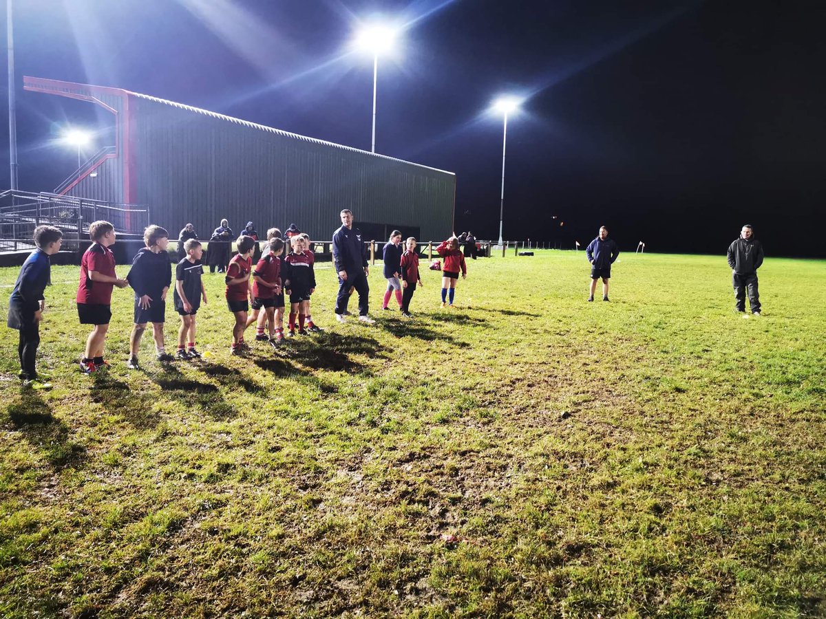 Clwb Rygbi Castell Newydd Emlyn (@clwbrygbicne) on Twitter photo Diolch i ti <a href="/ScottWilliams_1/">Scott Williams</a> am ymuno â thimoedd U8-U11 heno. Gobeitho gei di ddim annwyd 😬🦆🦆🦆 Diolch i ti <a href="/ScottWilliams_1/">Scott Williams</a> am ymuno â thimoedd U8-U11 heno. Gobeitho gei di ddim annwyd 😬🦆🦆🦆