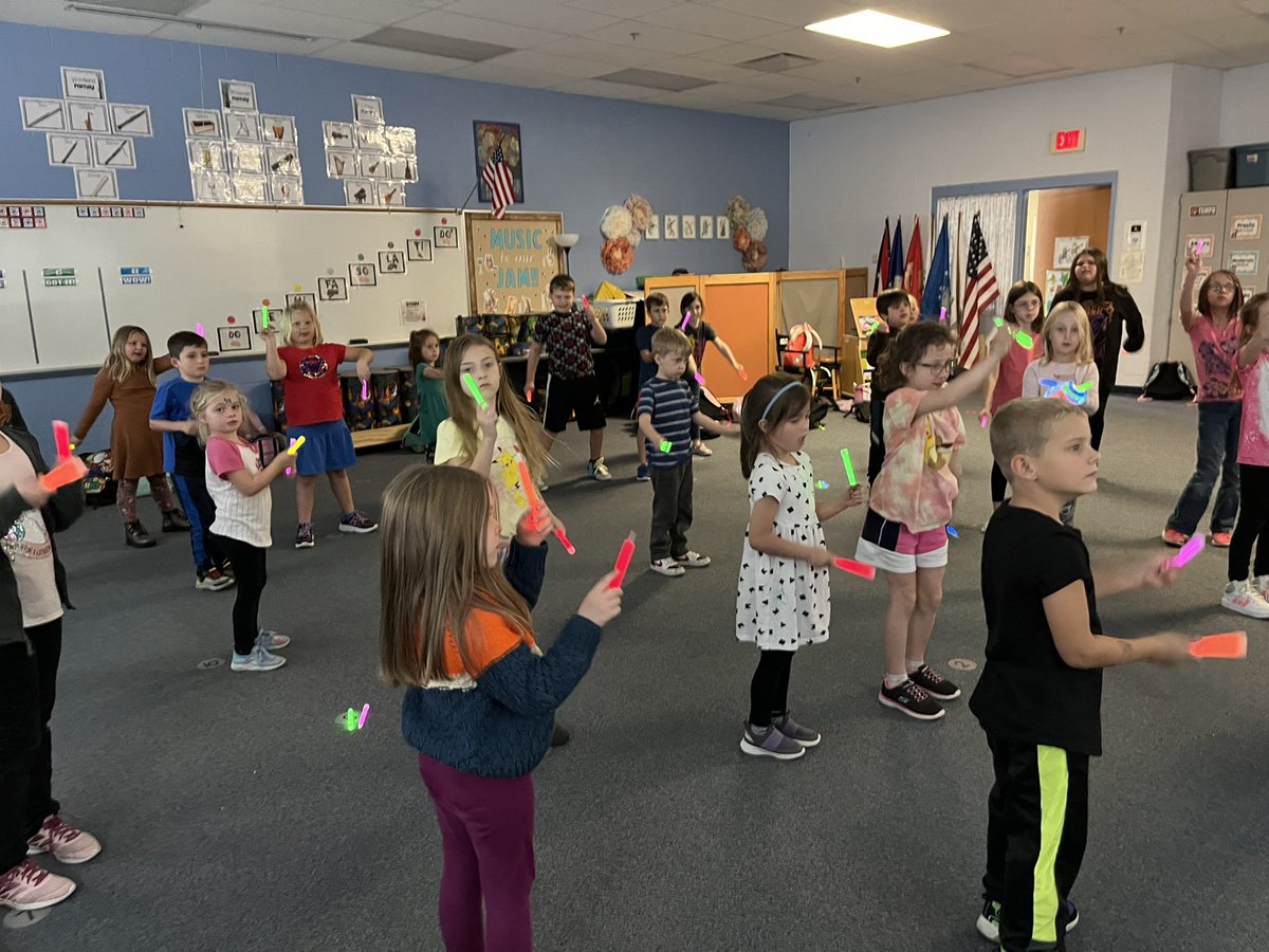 jennifer_gilles's tweet photo. We also moved to music using our glow sticks and played a passing game with them as well. #musicexplorersclub https://t.co/gH6I7tRtaA