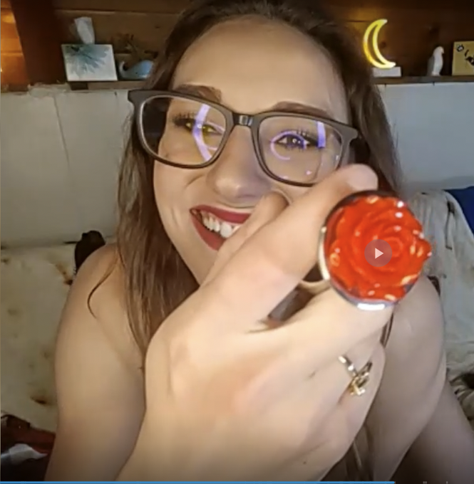 #ICYMI my first ever Livestream on Onlyfans from February is #OUTNOW  Chéri! ? It includes a nice Buttplug