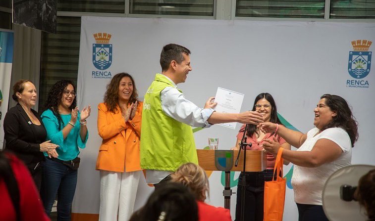 cn_castro's tweet photo. Seguimos potenciando la alianza entre @InnovaUtem y #LaFábricaDeRenca ✊🏼 Hoy participamos de la graduación de 2 programas q nacieron gracias a esta alianza: Renca #MujerConectada y Emprendedores Renca: Taller de especialización en modelado e impresión 3D #SomosMakersRenca (1/3)👇🏼 https://t.co/6aeSgu63g5