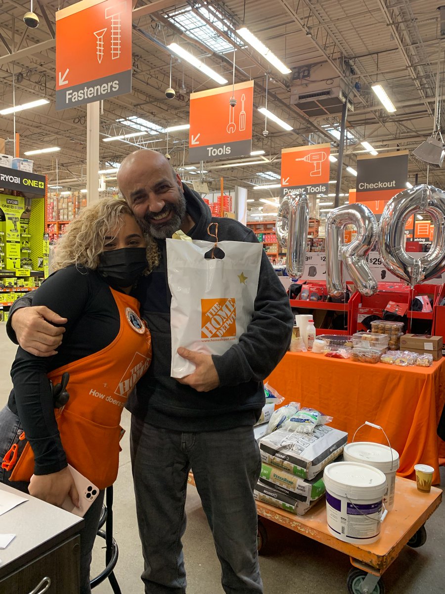simonebushell8's tweet image. Pro Appreciation Event Day#2 ! Our top  PRO'S are loving their gifts as we continue to find, Know and Grow more PRO'S #ProXtraPerks.
@ValineAlejandra @PintoLpinto83 @fernandoa1263 @KaitlynKrulan