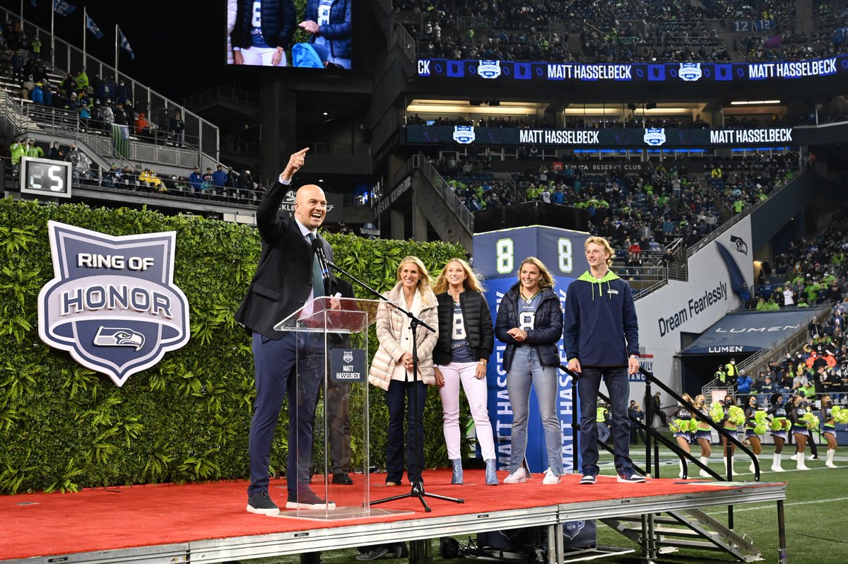 One year ago today, @Hasselbeck officially entered the Seahawks Ring of Honor. 💯