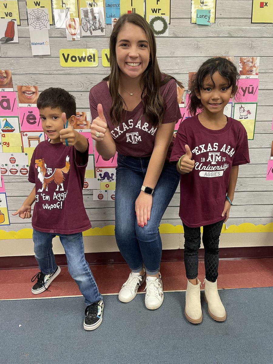 Repping <a href="/TAMU/">Texas A&M University</a> for Red Ribbon Week!❤️ Gig’ em Aggies!! 👍🏼 <a href="/NISDLeonSprings/">Leon Springs Elementary</a>