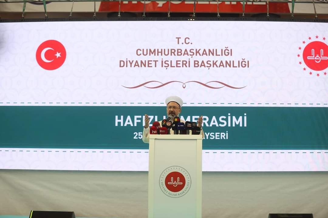dijitalhafizal's tweet photo. Kayseri’de 800 Hafız icazet aldı

Diyanet İşleri Başkanı Prof. Dr. Ali Erbaş, Kayseri İl Müftülüğü tarafından d��zenlenen “Hafızlık İcazet Merasimi”ne katıldı. Merasimde 514’ü erkek, 286’sı kız öğrenci olmak üzere toplam 800 hafıza icazet verildi. https://t.co/d5XGqvey6Y