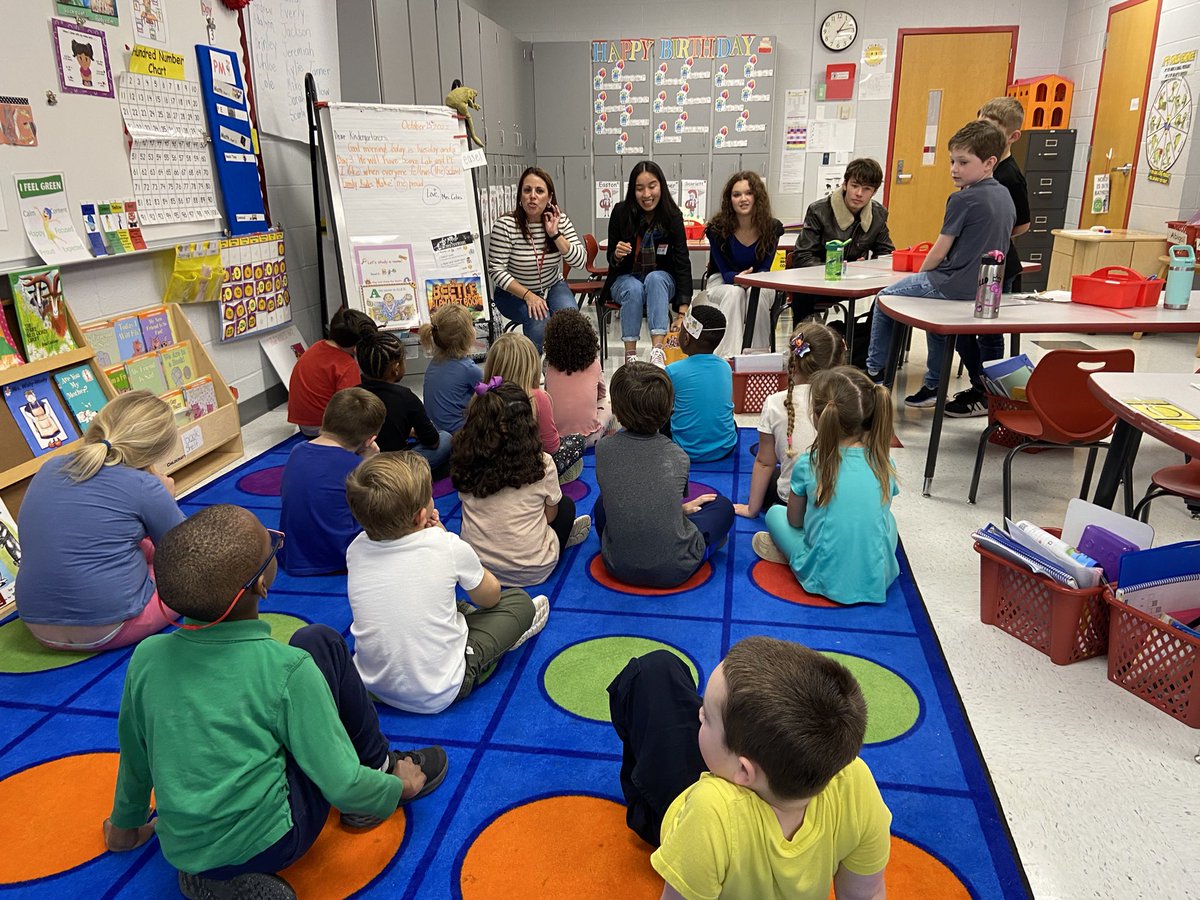 ablaine_cv's tweet photo. Thank you to our French Exchange students for visiting Port Dickinson to read to our students and answer so many questions! Our students and staff are so thankful. @CVCSDWarriors https://t.co/IGxGmBd2bt
