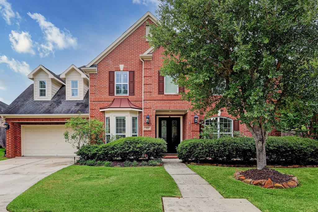 RealtorBincy's tweet photo. Fall in love with this 4 BD/ 4 BA in Kingwood. Call, text or direct message me for more info.  https://t.co/1Rc3W9OWT6 https://t.co/GSr9ZtwC2A