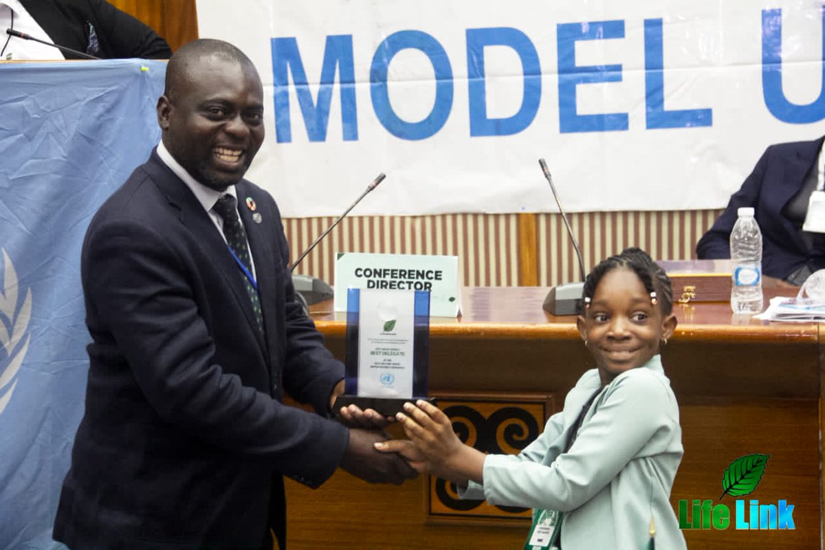 LifeLinkGhana's tweet photo. Delegate of Brunei was adjudged the overall best delegate at the 2022 LifeLink Model United Nations Conference

#LMUN22 #SHSMUN22 #JHSMUN22 #UNDay22 #MUN #UN https://t.co/zum2D1BCnC
