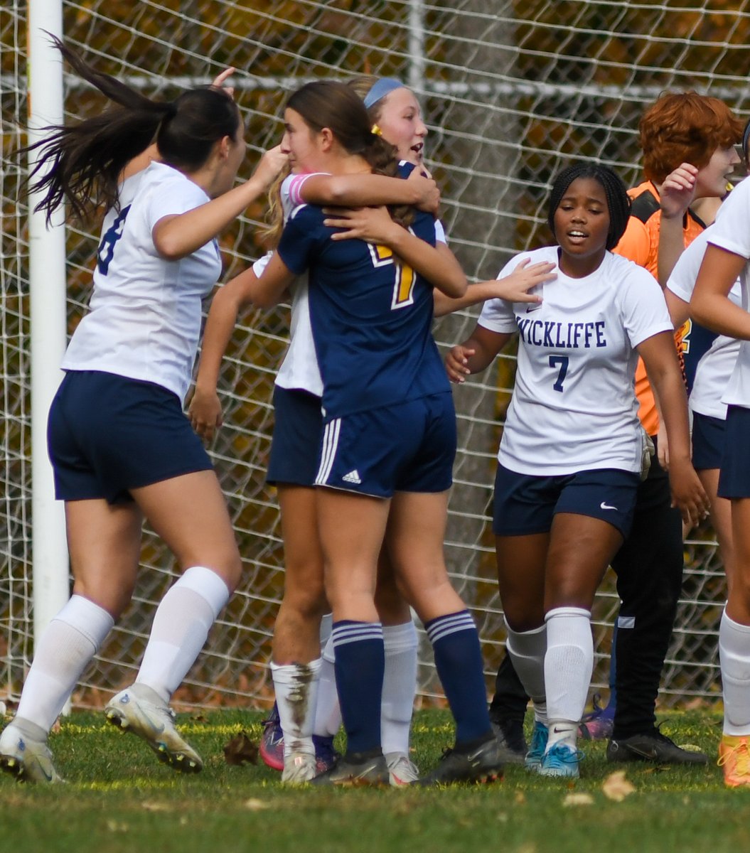 ohiovarsity's tweet photo. One thing that never gets old is to see these displays of sportsmanship.

Wickliffe's Eliza Wills could have celebrated with her teammates, but first, she consoled her Kirtland rival.

Well done.

@ladydevilssocc1 https://t.co/7bQtE1FCb1