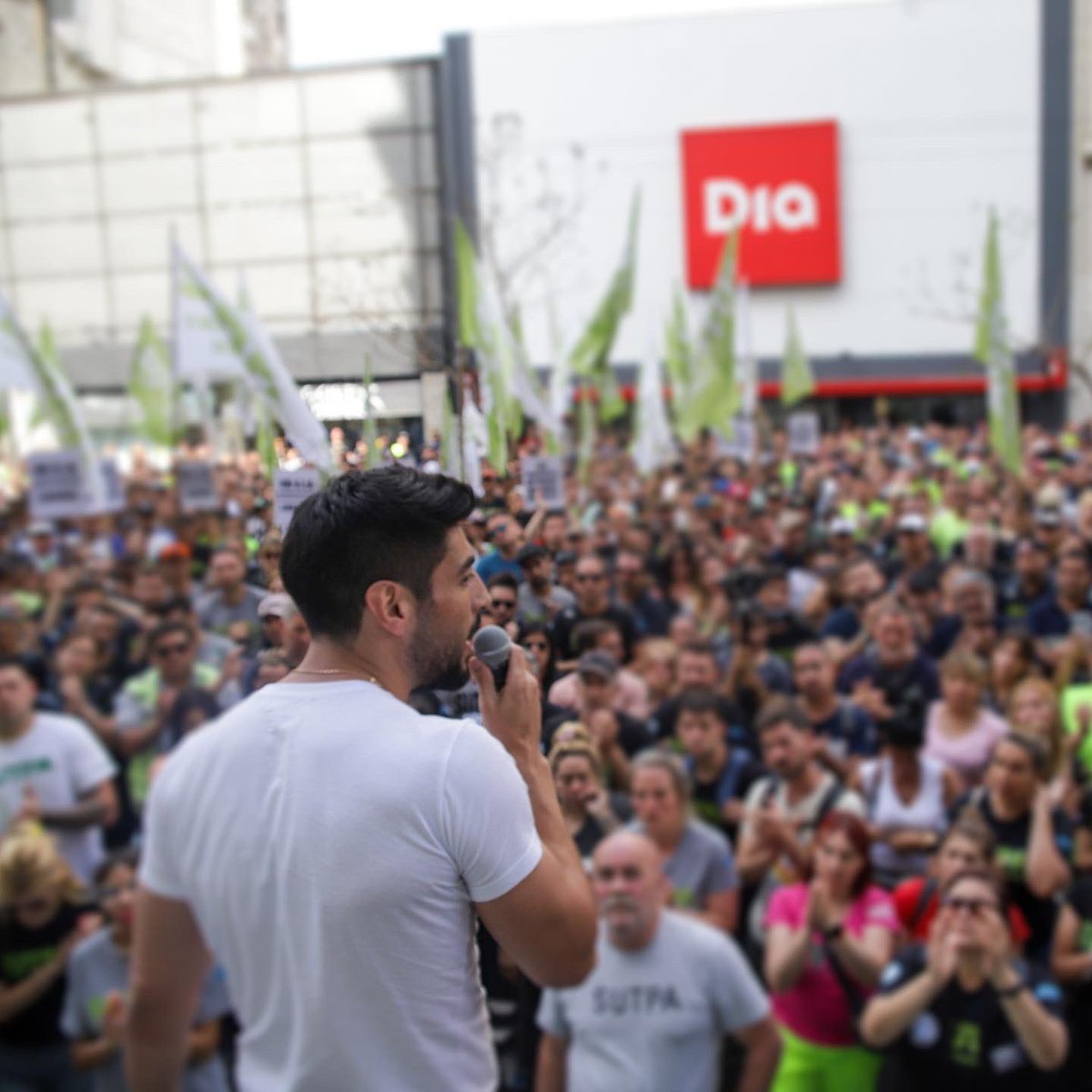 sutpapeajes's tweet photo. Como hace 16 años, el SUTPA no va a permitir que se avasallen los derechos por los que tanto trabajamos y va a seguir garantizando la lucha como la hemos dado siempre. La calle es de los trabajadores y ahí es donde vamos a estar, defendiendo nuestra actividad ✌🏻 https://t.co/tPBeyn8heE