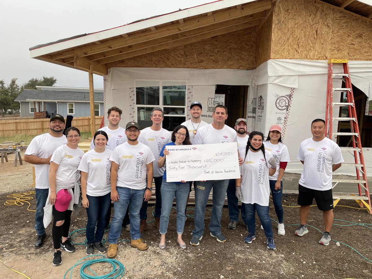 DavidBaderATX's tweet photo. @BankofAmerica recognizes the need for affordable, safe and stable housing for our community’s overall well-being. #BofAVolunteers love supporting @AustinHabitat and seeing families enjoying their new homes! #globalbuild https://t.co/mLShlvqpvV