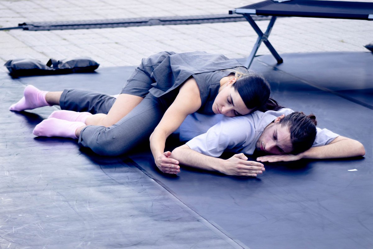 Novoneyra's tweet photo. A Compañía Kirenia Danza con Primeiro a Vida! e Furia Sotelo + Mounqup con "Camiños que parten" actuarán o sábado 29 ás 17h. e 18h. no Campo da Feira de Seoane dentro dos #EidosDeOutono en colaboración co festival Danzar o Camiño e Aldear Itineracias da #RedeAldear https://t.co/cMWlYeyFLm