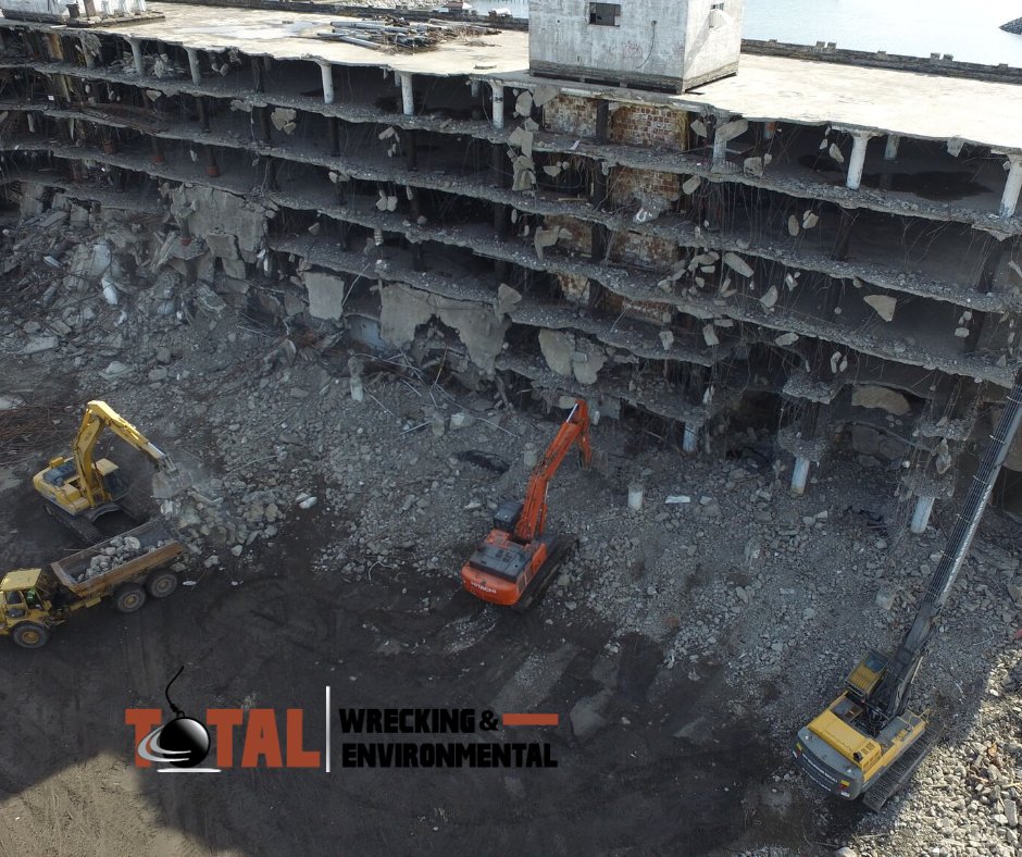 TotalWrecking's tweet photo. We love getting a crew in the mix to demolish a structure. When multiple machine operators work together to bring down a building, we call it 'bonding

#TotalWrecking #IndustrialDemolition #PowerPlantDemolition #DemolitionContractors #NationwideDemolition https://t.co/ASCHywLvpV