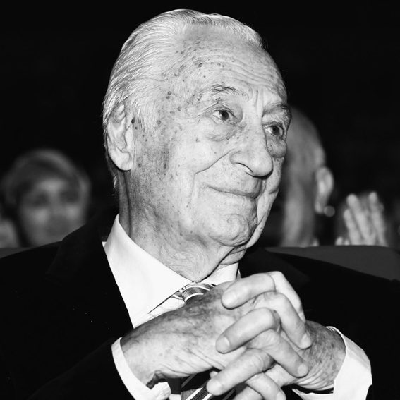 Büyük usta, güzel insan Allah rahmet eylesin.. Örnek kişiliğinle, beyefendiliğinle, sevecenliğinle, babacanlığınla, Fenerbahçeliliğinle her zaman kalbimizde olacaksın..