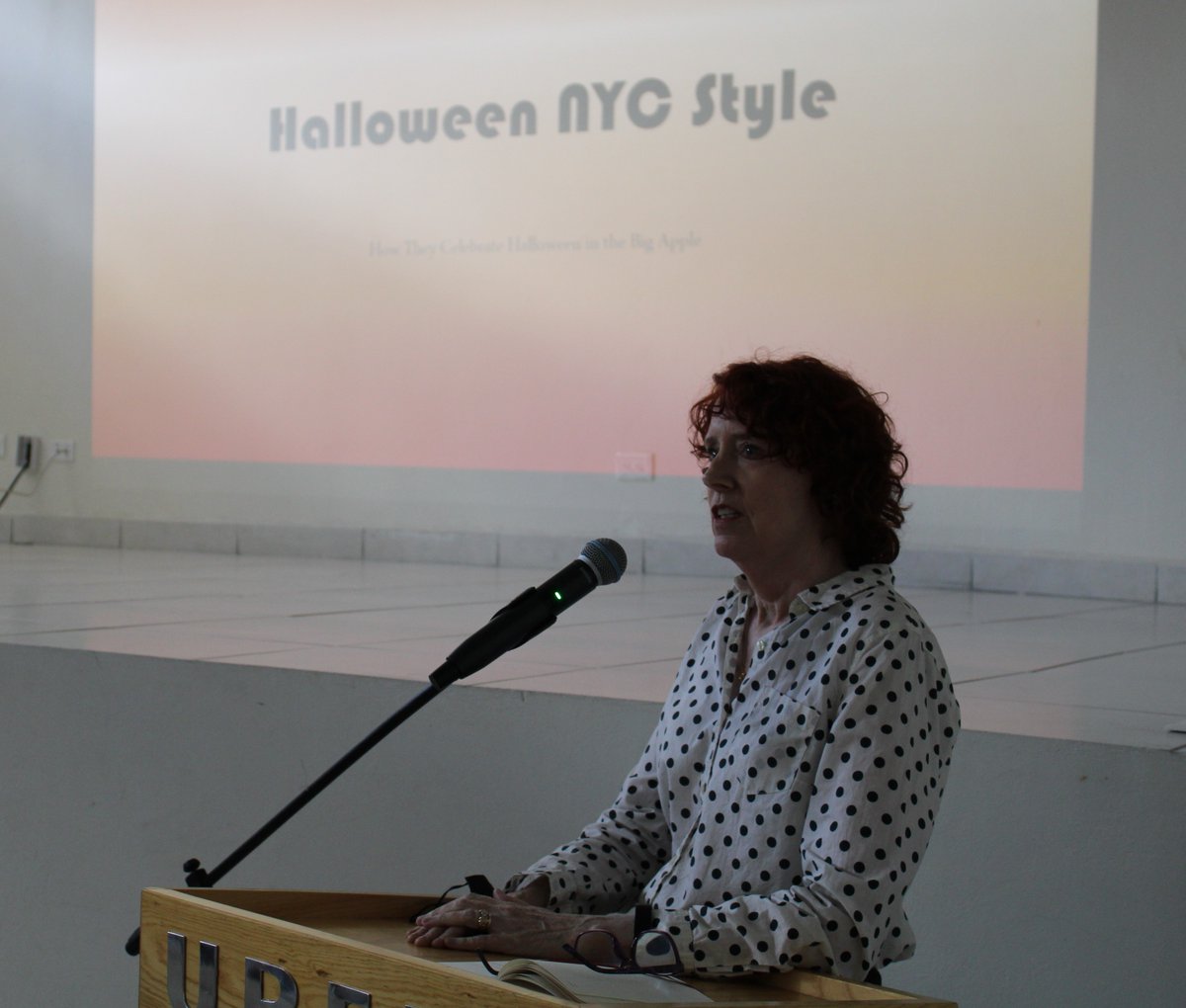 UPFIM_Oficial's tweet photo. Se llevó a cabo el taller “𝓗𝓪𝓵𝓵𝓸𝔀𝓮𝓮𝓷 𝓝𝓨𝓒 𝓼𝓽𝔂𝓵𝓮” a cargo de Georgina Young-Ellis, docente del idioma inglés, el cual mostró la historia de la celebración anglosajona, particularmente en la ciudad de New York. 🎃⚰️🎃 🇲🇽🇺🇸
#YoSoyUPFIM
#InternacionalizaciónUPFIM https://t.co/FOgPA22McQ
