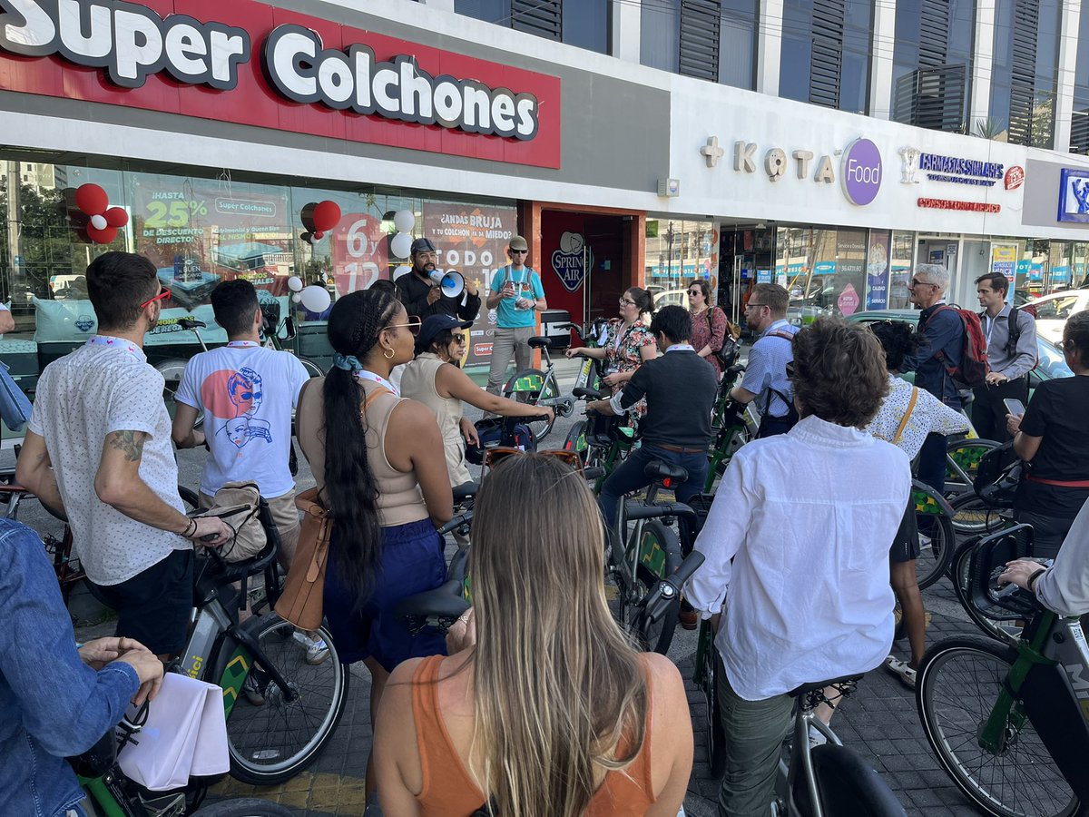 alelealv's tweet photo. Inicia @go_nabsa #Guadalajara 🎉🎉🎉

Recorrido en bici por infraestructura ciclista de la ciudad https://t.co/3H7w09ijPF