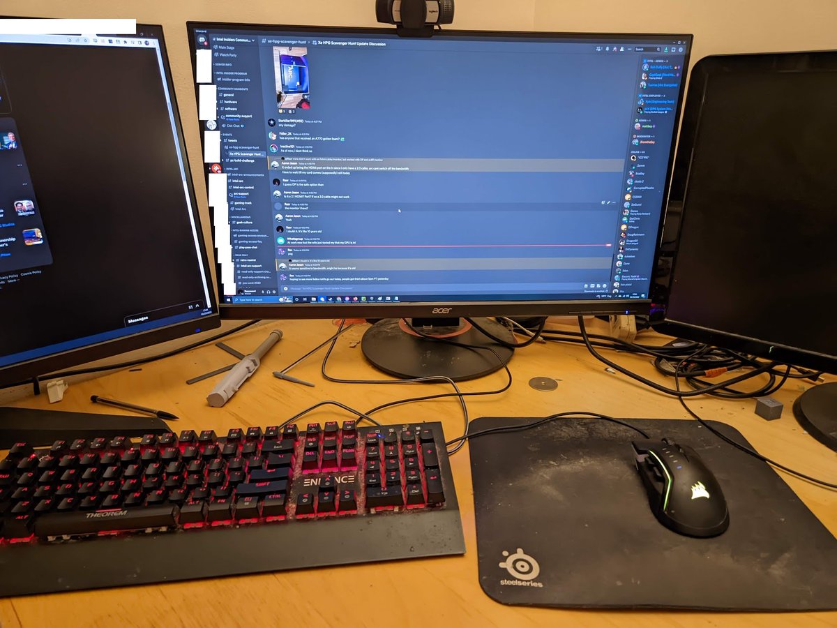 Razrsword's tweet photo. @theBryceIsRt Welcome to my 3 year old Steelseries QcK+ https://t.co/yE9GSehqOw