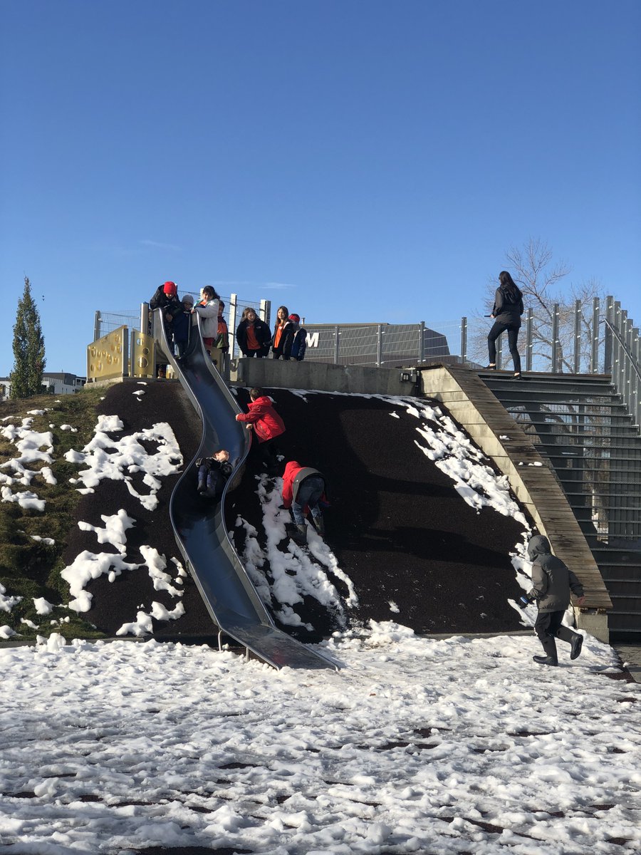 yycCCOM's tweet photo. How do stories connect community? @2schoolyyc students explore public spaces looking at beauty, accessibility, sociability, and safety. Who are these spaces for? What can we do in these spaces? How are these spaces similar to ones we've been before? #yycCCOM @yycbedu #WeAreCBE https://t.co/2xblMKyBoZ