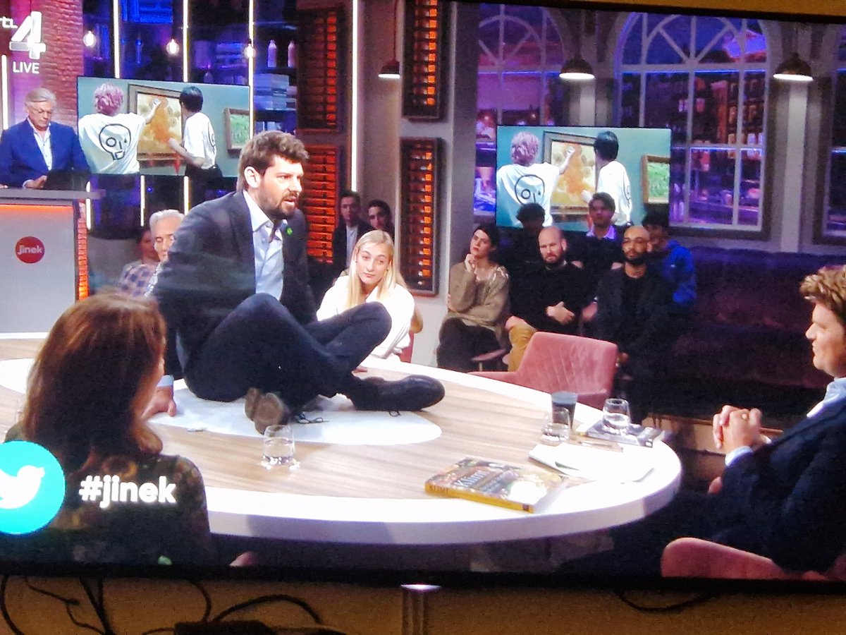 Labritt01's tweet photo. Wat een vertoning! En wie betaald deze man zijn salaris? Gelukkig heeft deze Jelle een eigen site met contact gegevens.. Misschien kan iemand deze man een normale baan aanbieden... #Beau https://t.co/S87QI6eUyO