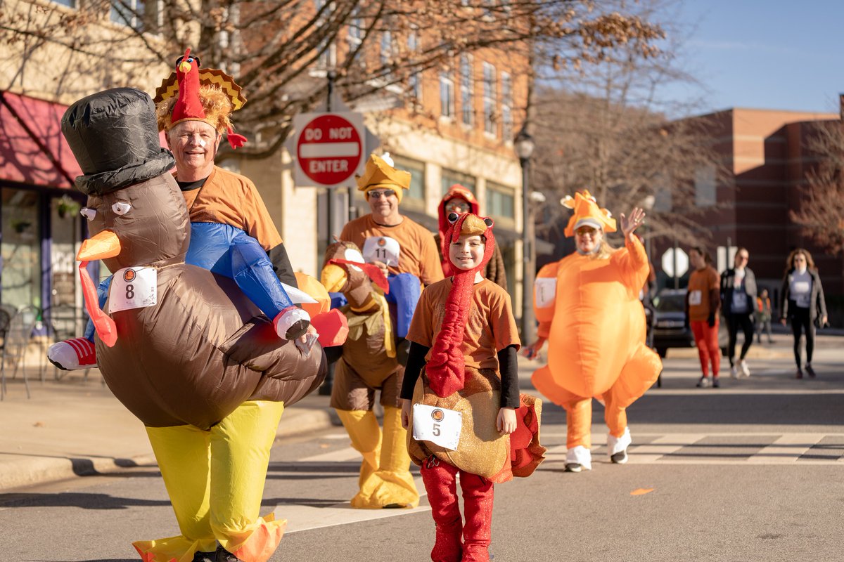 AvlSports's tweet photo. It is one month away from the 4th annual South Asheville Turkey Trot. Make sure you register soon to get your t-shirt, goody bag, and spinning finisher medal!
This year there will only be 1,500 participants allowed.
#avlsports #runavl #turkeytrot #southasheville https://t.co/QWhVw9UIAX