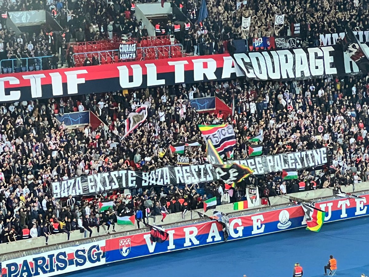 Le PSG bat l’équipe israélienne 7-2
Dans les tribunes : « Gaza existe Gaza résiste Free Palestine » #Palestine #PSG #IsraeliApartheid #ApartheidIsrael #Gaza