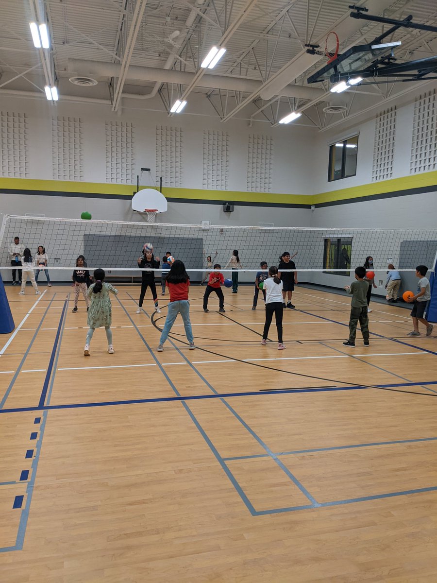 DDWPHYSED's tweet photo. "Bump and jump," was the game we played today in PE. Partners worked together to get the ball to the target!
Out top team made it to level 11 today! Way to go Astros!
#readyposition #bumpsetspike #ddwastros https://t.co/PRdfaroR94